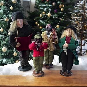 Santa’s Workshop Caroler’s